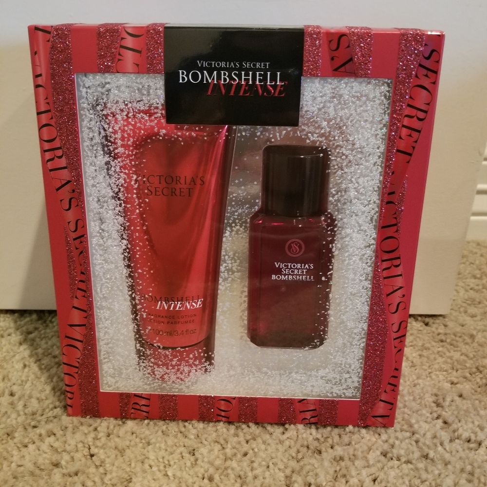 ❌sold❌Victorias Secret Bombshell intense Gift set.